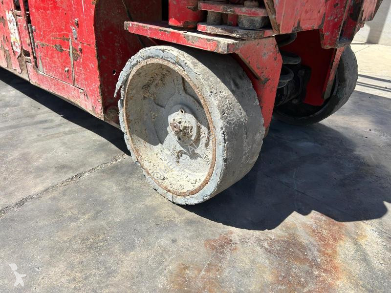 Автовышка Manitou