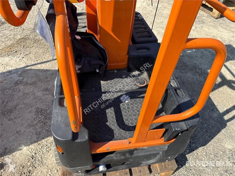 升降机 Airo V6 E Vertical Mast Lift