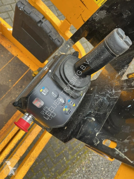 Nacelle Genie electric scissorlift 2007 Year