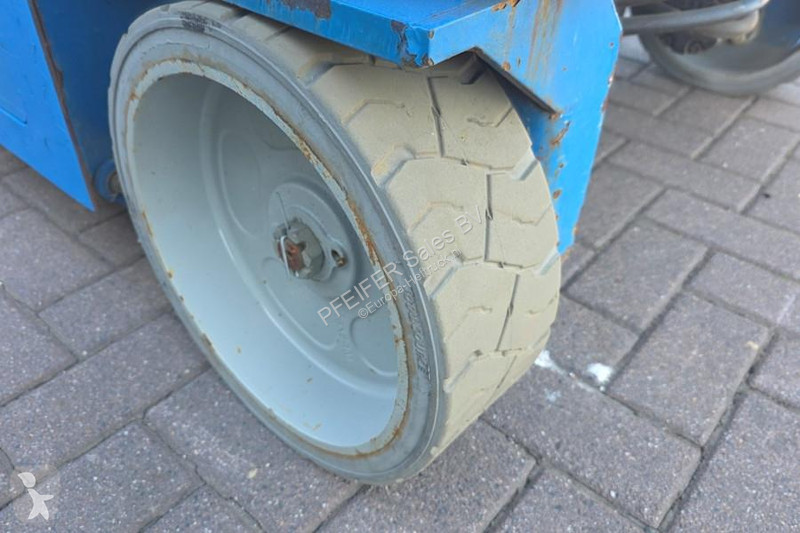 منصة تلسكوبية Genie GS3246 Electric, Working...