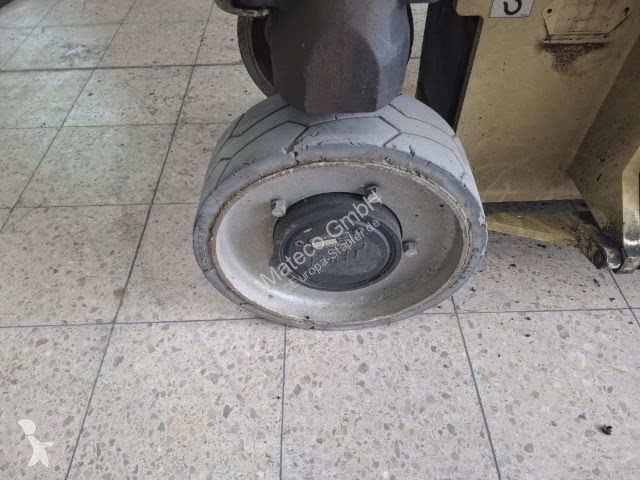 منصة تلسكوبية JLG