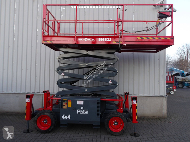 منصة تلسكوبية Skyjack SJ6832RT
