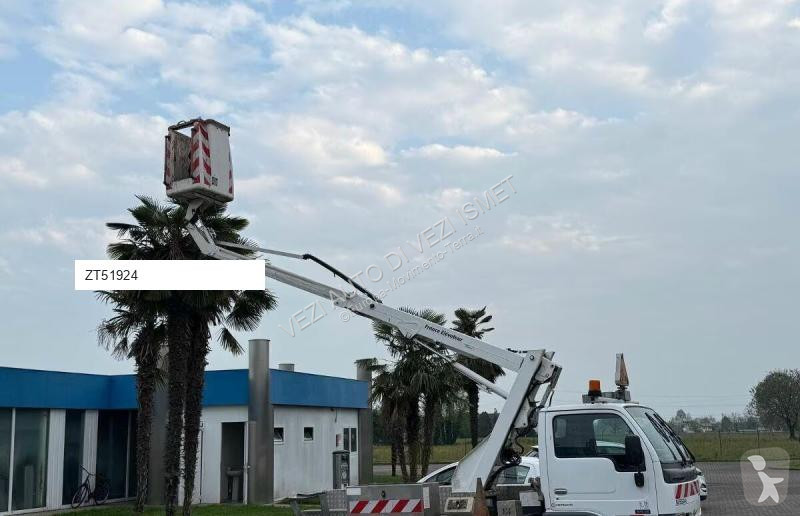 Plataforma elevadora Nissan CABSTAR CESTELLO 10MT