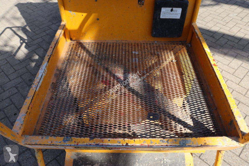 JLG 8E aerial platform