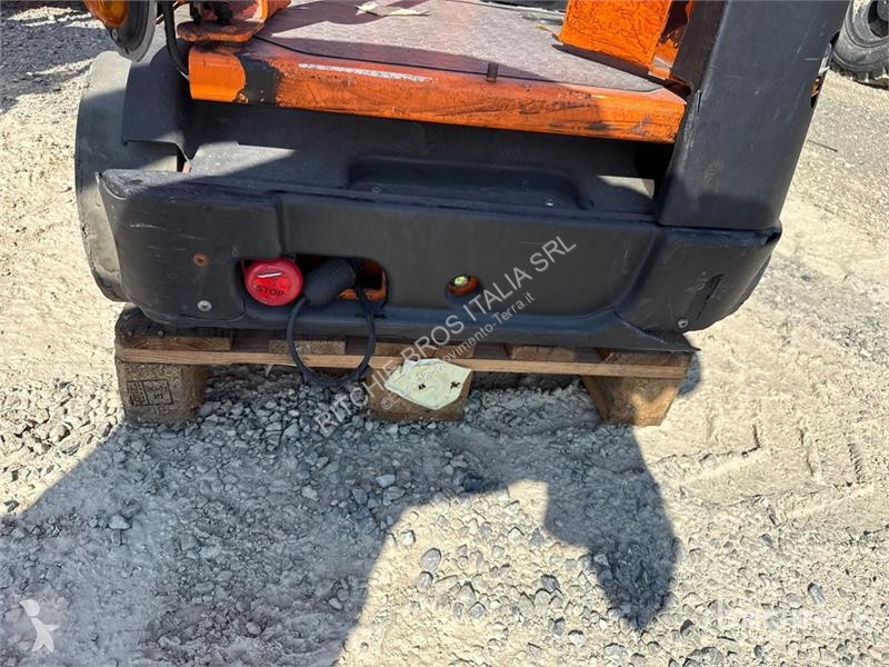 升降机 Airo V6 E Vertical Mast Lift