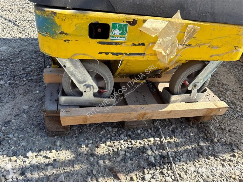 升降机 Airo V6 E Vertical Mast Lift