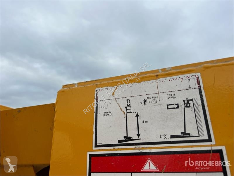 Plataforma elevadora Haulotte Vertical Mast Lift