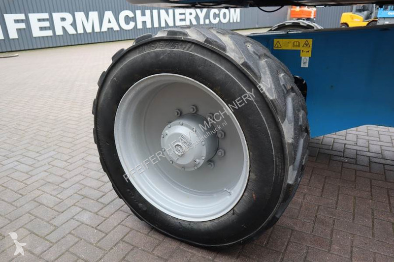 منصة تلسكوبية Genie Diesel, 4x4x4 Drive, 40.1m...