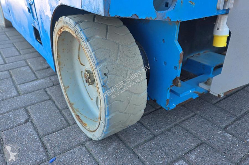 منصة تلسكوبية Genie GS3246 Electric, Working...
