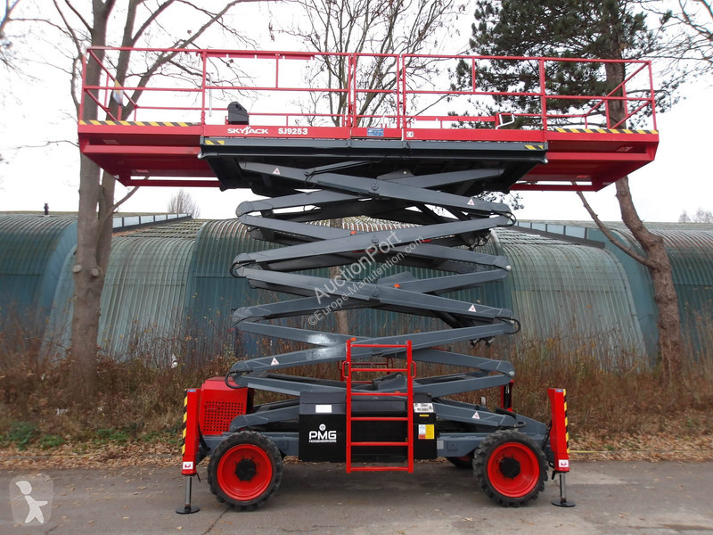 منصة تلسكوبية Skyjack SJ9253RT