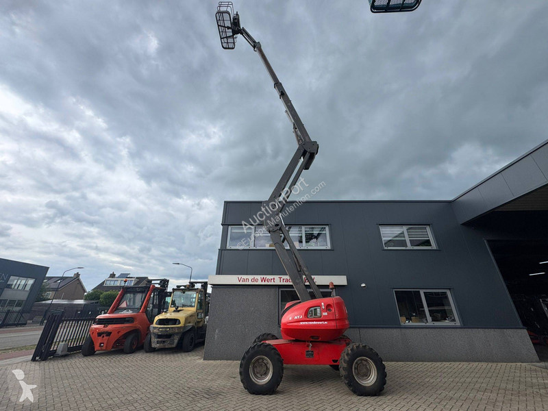 Manitou 4x4x4 aerial platform