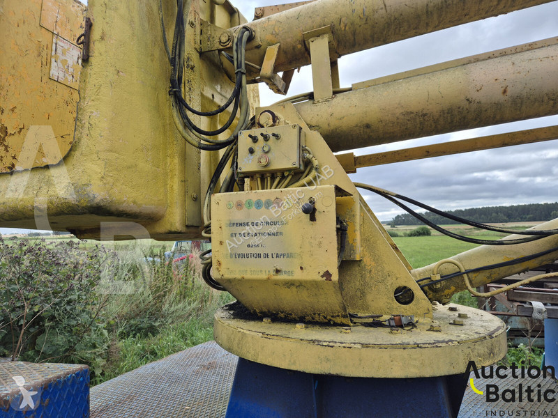 Vysokozdvižná plošina Renault JK 75