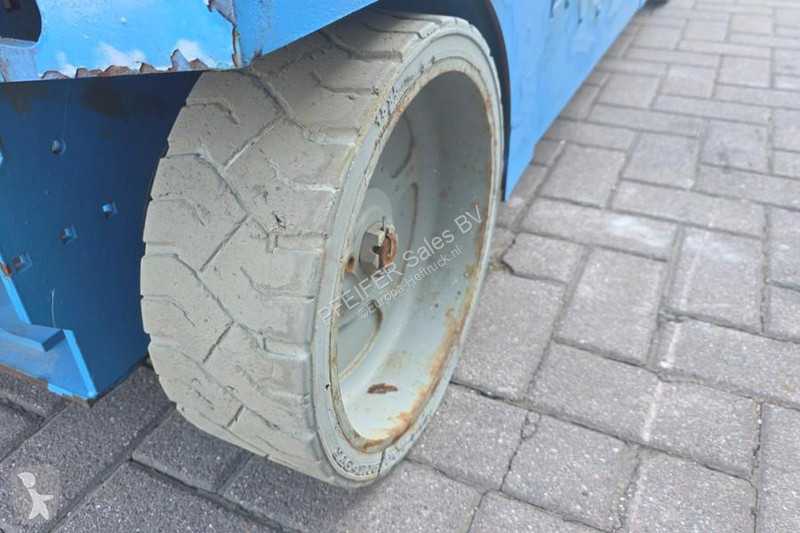 منصة تلسكوبية Genie GS3246 Electric, Working...