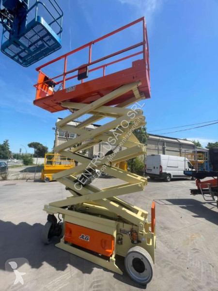 Piattaforma aerea JLG 2632ES