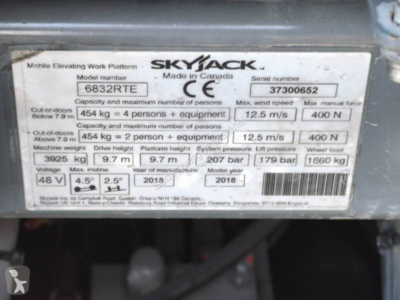 منصة تلسكوبية Skyjack