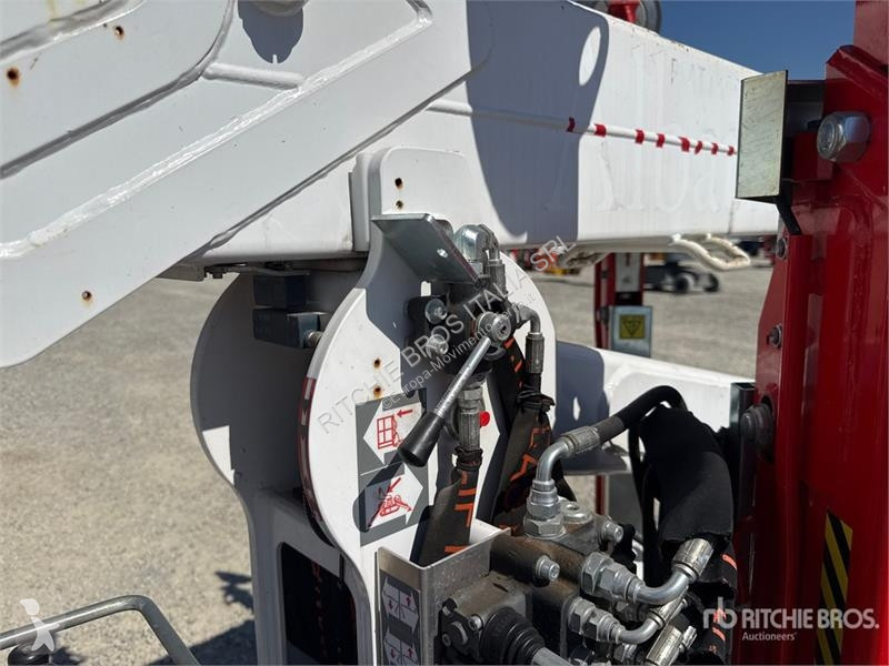 R160 Crawler Articulating Boom Lift aerial...
