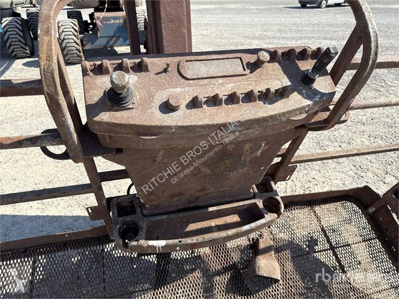 JLG Telescopic Boom Lift aerial platform