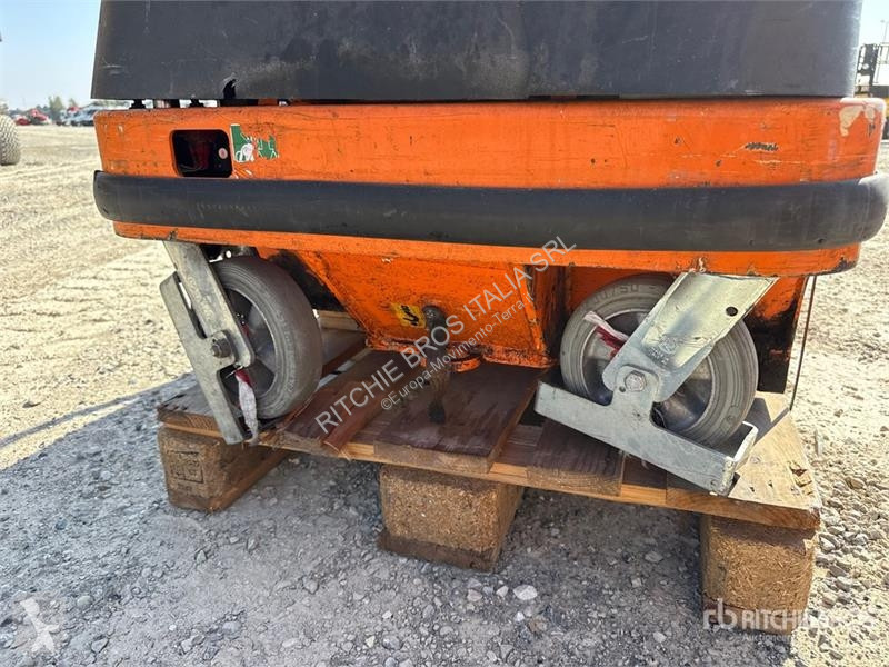 升降机 Airo V6 E Vertical Mast Lift