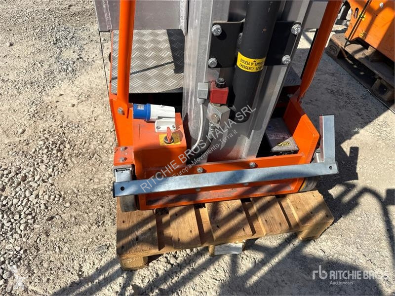 升降机  Bianchin Minlift Vertical Mast Lift
