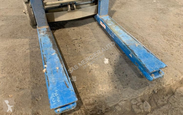 Plataforma elevadora Genie leve-materiaux vertical