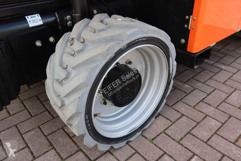 Plataforma JLG RT4769 Unused, Diesel, 16.3m...
