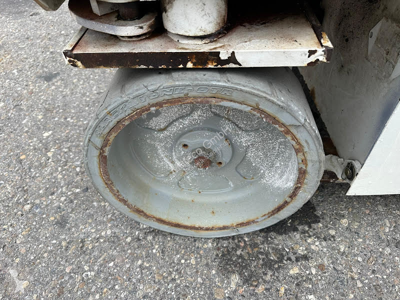 منصة تلسكوبية Genie GS-2646