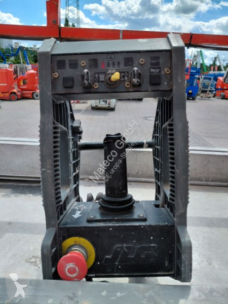 Piattaforma aerea JLG