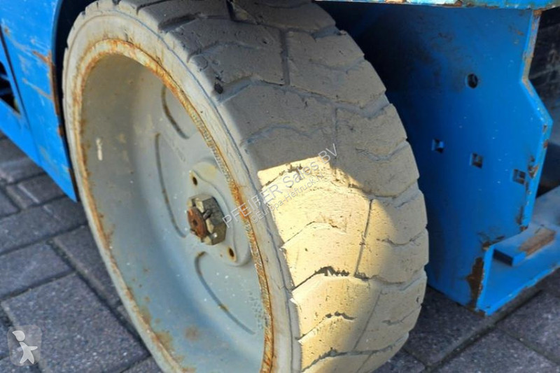 منصة تلسكوبية Genie GS3246 Electric, Working...