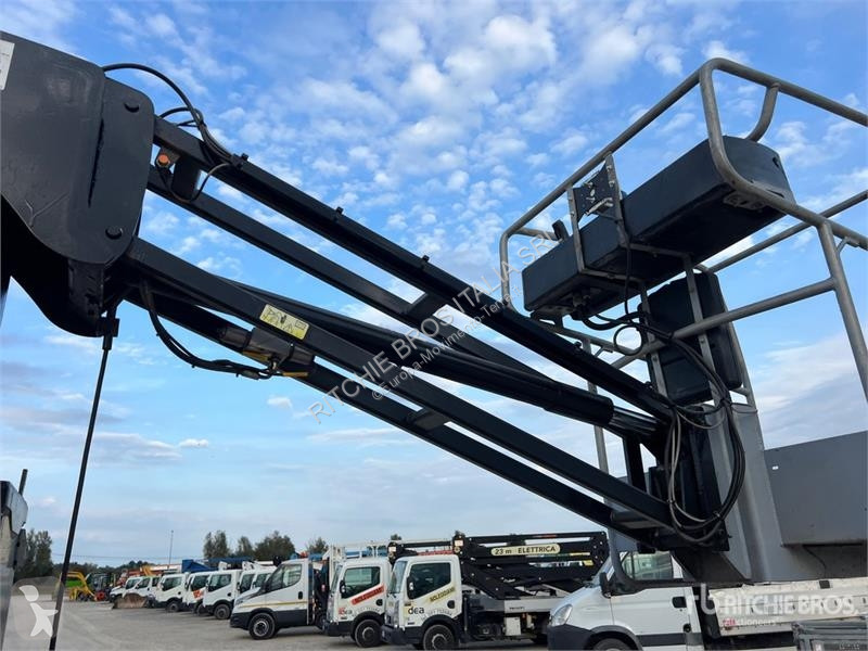 Plataforma elevadora Manitou Vertical Mast Lift