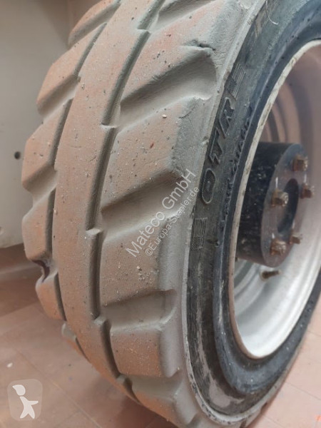 منصة تلسكوبية JLG M4069
