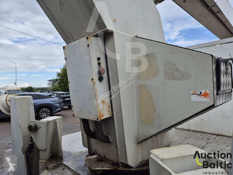 منصة تلسكوبية Volvo FL6 110