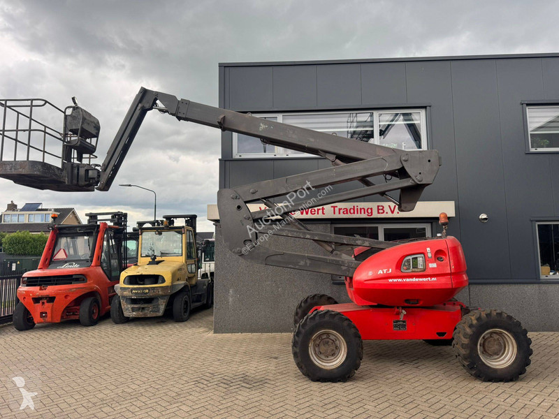 Manitou 4x4x4 aerial platform