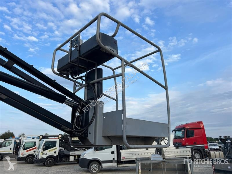 Plataforma elevadora Manitou Vertical Mast Lift