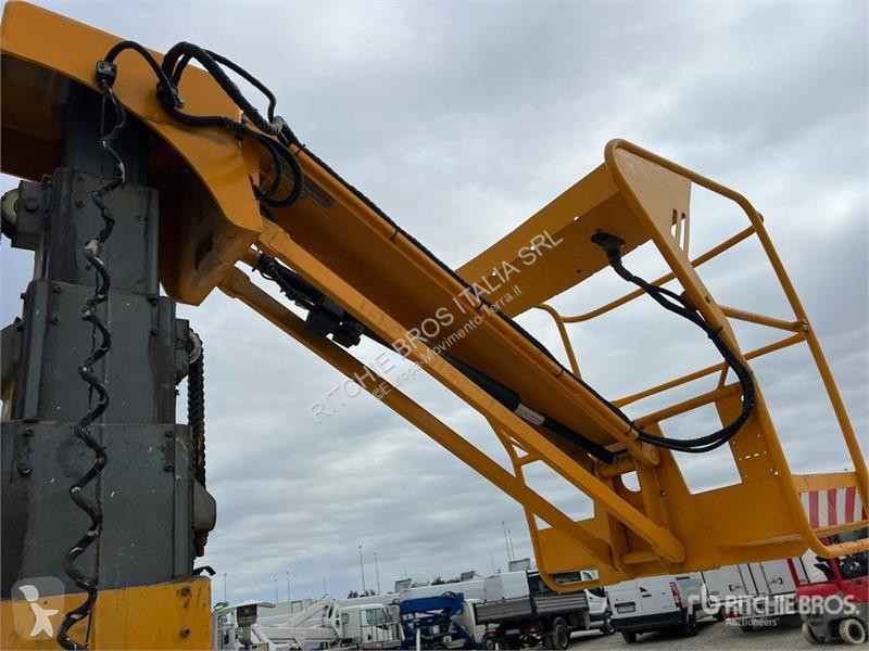 Plataforma elevadora Haulotte Vertical Mast Lift