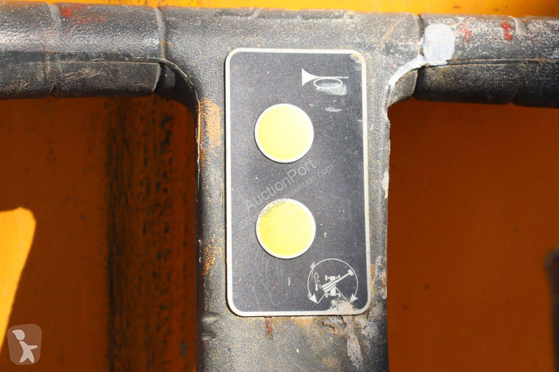 JLG 8E aerial platform