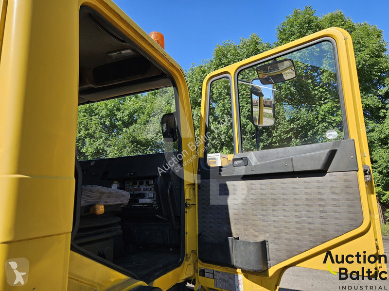 Plataforma elevadora MAN M90