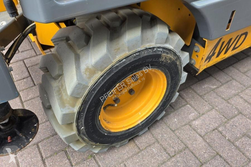 升降机 Haulotte Compact 12DX Diesel, 4x4 Drive,...
