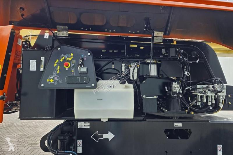 منصة تلسكوبية JLG Quad Tracks Also Available...