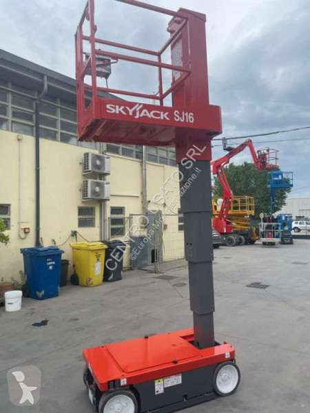 منصة تلسكوبية Skyjack SJ16