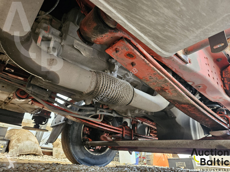 Lift Mercedes 815