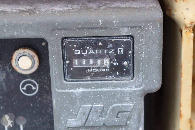 منصة تلسكوبية JLG