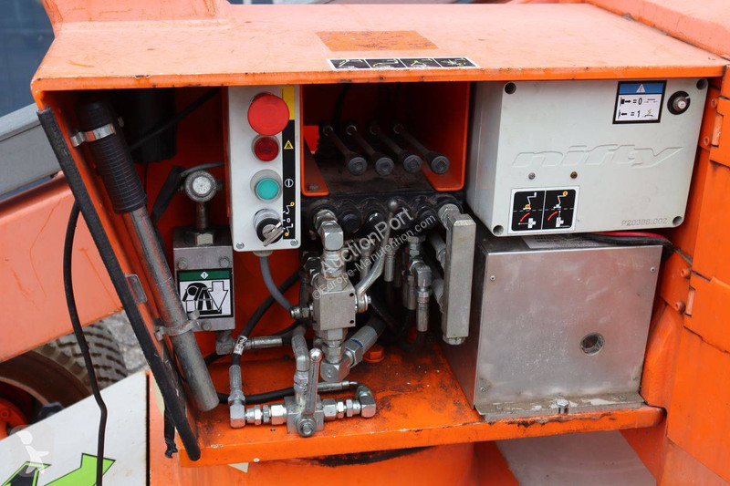 Plataforma elevadora Niftylift HR12NE