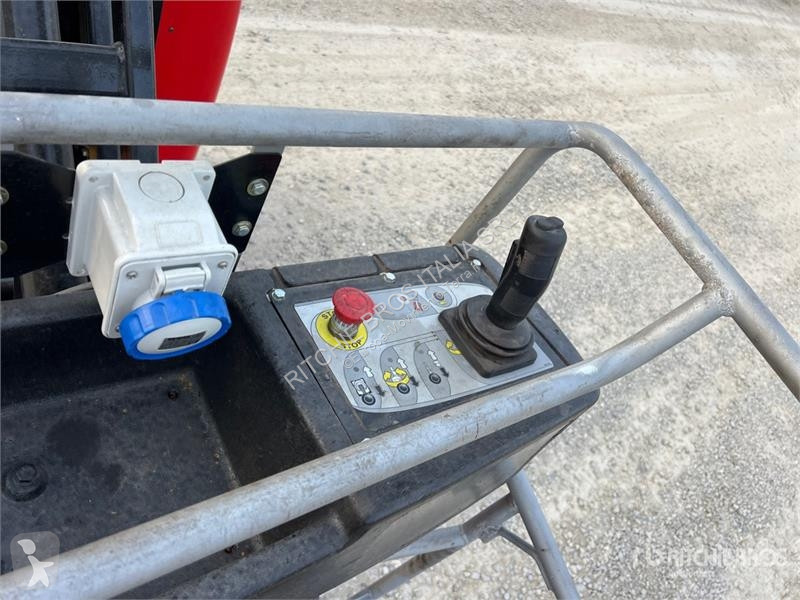 Plataforma elevadora Manitou Vertical Mast Lift