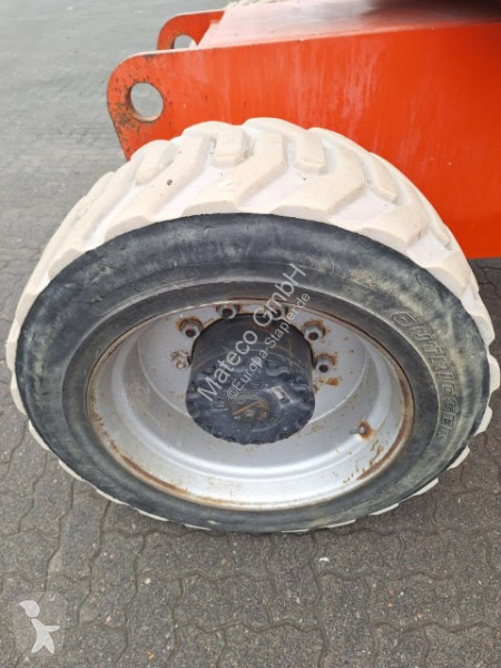Piattaforma aerea JLG