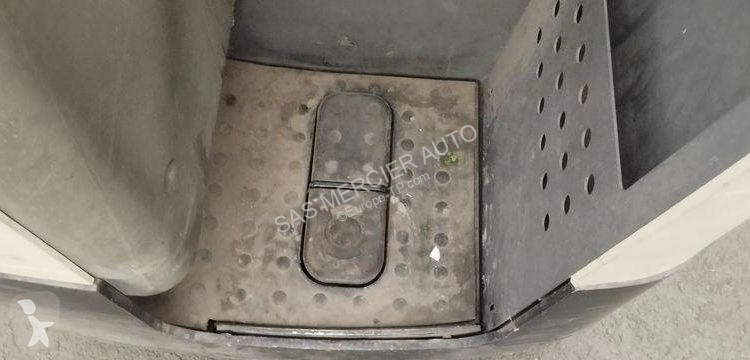 Chariot à mât rétractable