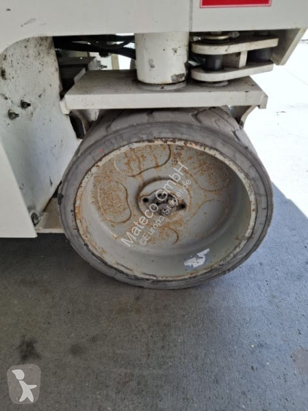 منصة تلسكوبية Genie GS-4047