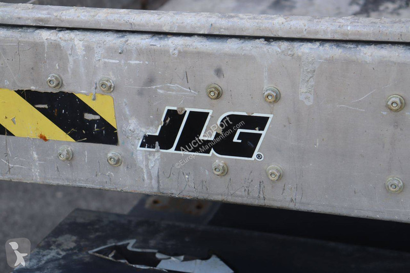 منصة تلسكوبية JLG