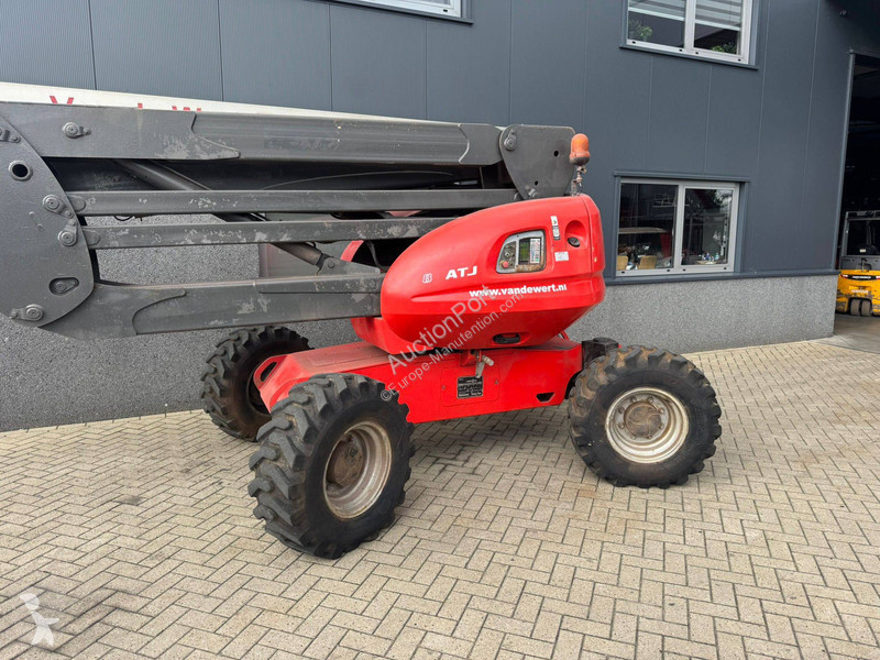 Manitou 4x4x4 aerial platform