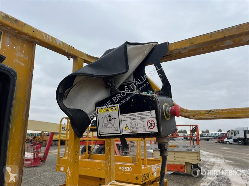 升降机 Haulotte 8W NT Electric Scissor Lift