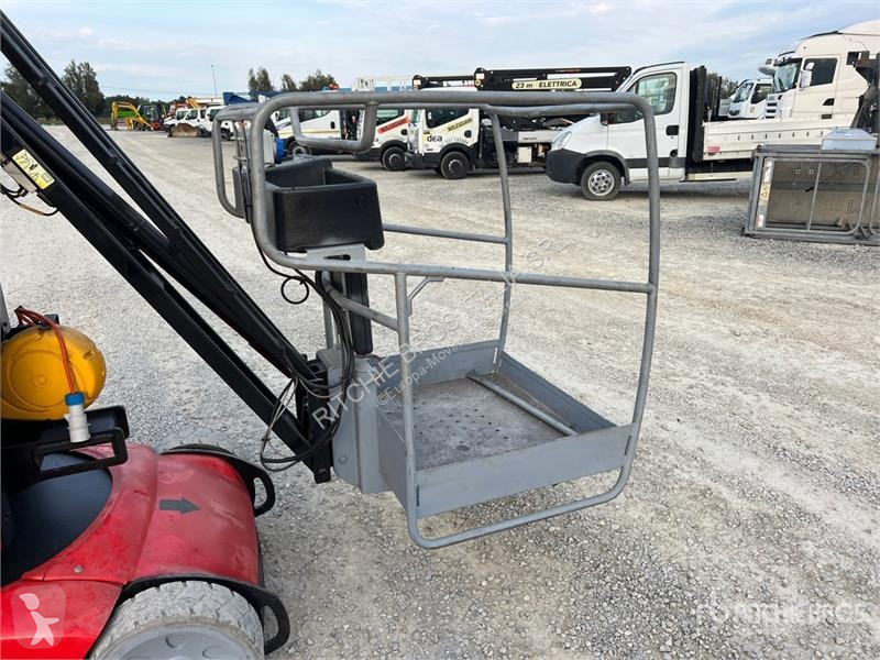 Plataforma elevadora Manitou Vertical Mast Lift